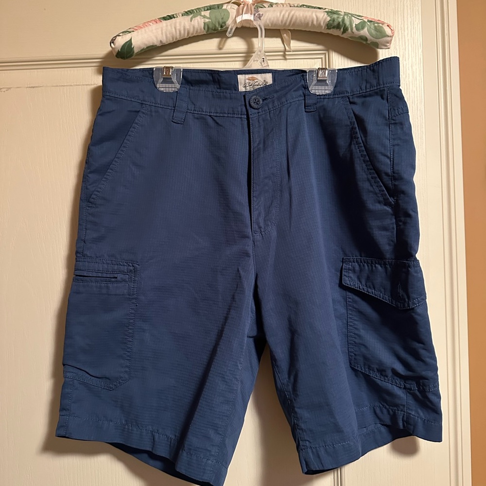 Bob Timberlake Men's Blue Cargo Shorts. Size 32 waist.